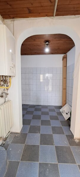 Tineretului, 350 metri metrou, casa 2 camere + curte, mutare imediat